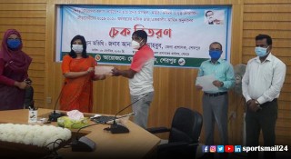 অনুদান পেলেন শেরপুরের অসচ্ছল ক্রীড়াবিদ-ক্রীড়াসেবীরা