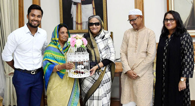 বিয়ের সংবর্ধনায় প্রধানমন্ত্রীকে আমন্ত্রণ জানালেন সাব্বির