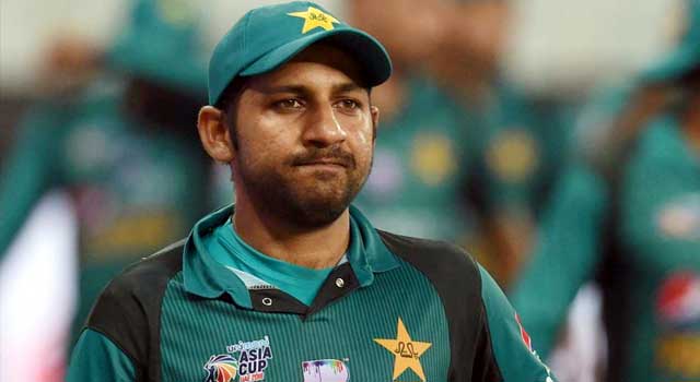 নিষিদ্ধ হলেন সরফরাজ