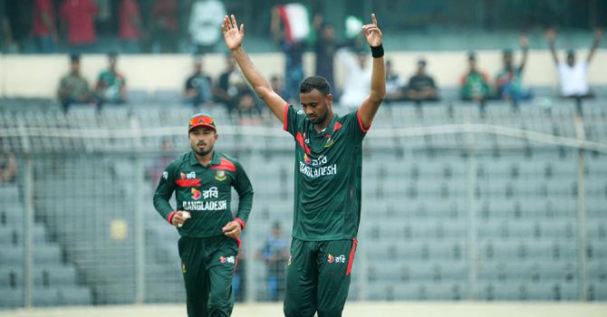 ৪২ ডট বলে শরিফুলের মিতব্যয়ী বোলিং