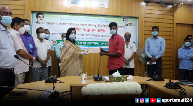 শেখ কামালের জন্মদিনে অনুদান পেল শেরপুরের অসচ্ছল ক্রীড়াবিদরা