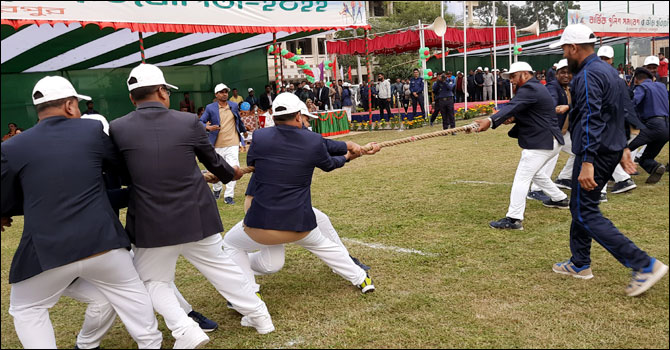 শেরপুরে সমাবেশ ও ক্রীড়া প্রতিযোগিতায় পুলিশের আনন্দময় একটি দিন