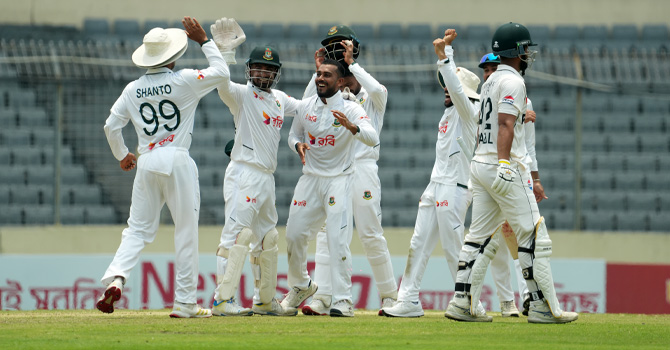 ৩৮৬ রানে অলআউট পাকিস্তান, বাংলাদেশের লিড ২৭ রান