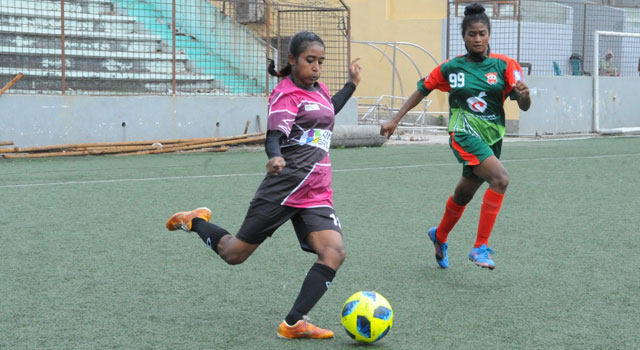 মাঠে ফিরলো নারী লিগ, বড় জয় আতাউর রহমান ভূঁইয়ার