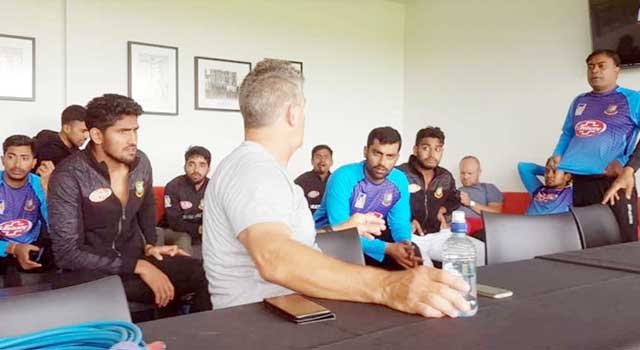 ভয়ে এক রুমে রাত কাটাচ্ছেন টাইগাররা