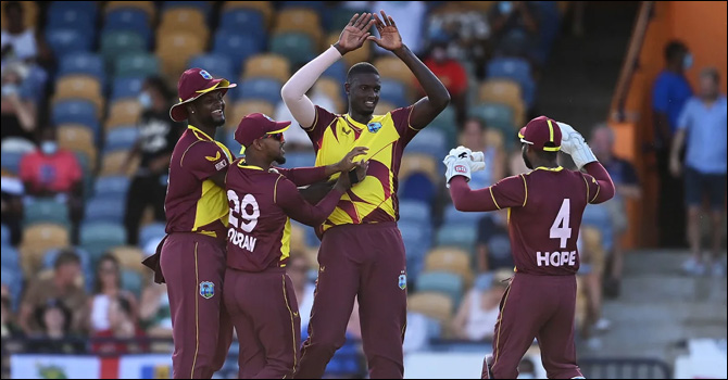 প্রথম টি-টোয়েন্টিতে ইংল্যান্ডকে বড় ব্যবধানে হারালো ওয়েস্ট ইন্ডিজ