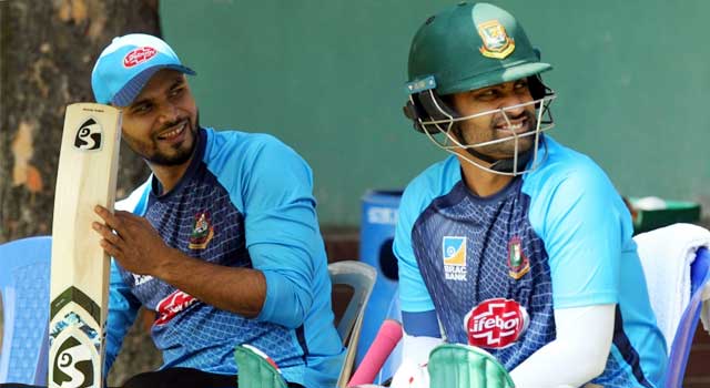 রাতে নিউজিল্যান্ড যাবেন মাশরাফি-তামিমরা