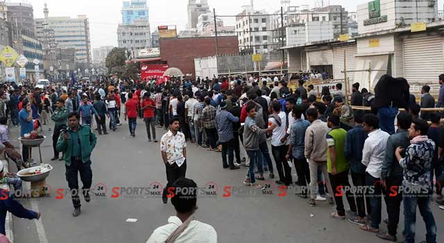 সাকিব-মাশরাফির লড়াই দেখতে মিরপুরে জনসমুদ্র (ভিডিও)