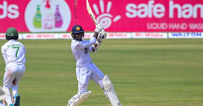 মাথায় আঘাত পেয়ে মাঠ ছাড়লেন বিশ্ব ফার্নান্দো