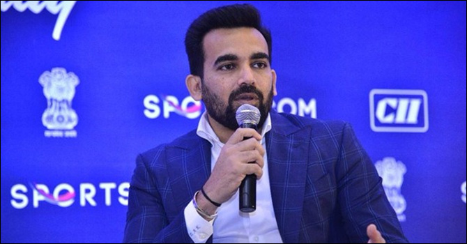 ভারতের জয় দেখছেন জহির