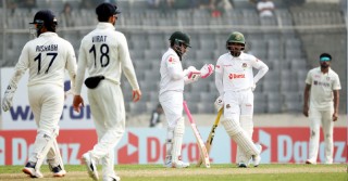 Bangladesh 184-5 at Tea in second Test