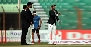 Bangladesh sent to bowl first against India in first Test