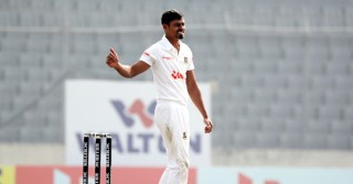 Taijul bangs to slam India top order