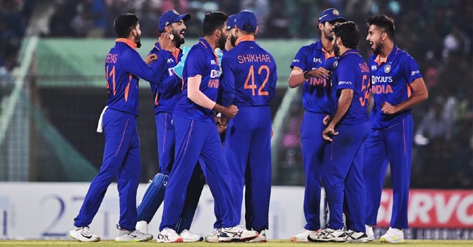 Ishan's 210 guides India to avoid clean sweep
