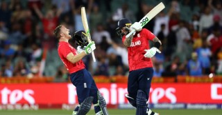 England win in Style to secure W Cup final