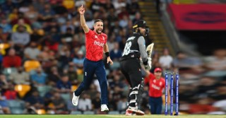 England hold New Zealand