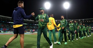 Pakistan keep small hopes alive in WC