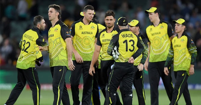 Maxwell smash fifty to keep Australia's semi dreams alive