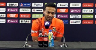 Shakib lauds Rossouw, de Kock