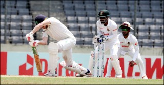 Toothless bowling toils the Tigers vastly