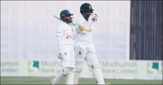 Irelnad leading by 180 runs against Bangladesh