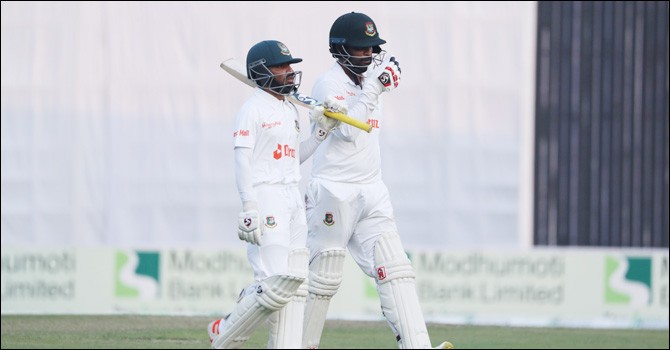 Irelnad leading by 180 runs against Bangladesh