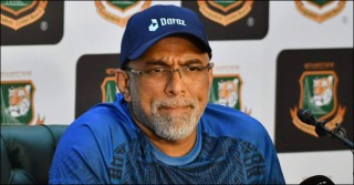 Hathurusingha meets coaches for a 'special meeting'