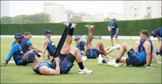 Ex-England cricketers Bell, Foster to help coach New Zealand