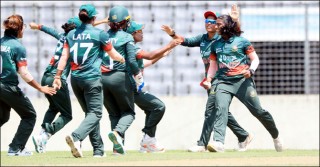 Bangladesh ends ODIs in thrilling tie against India