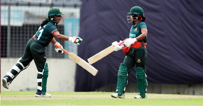 Fargana's maiden ton propel Bangladesh to 225-4