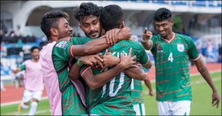 Bangladesh kept the hope of semi-final alive by defeating Maldives