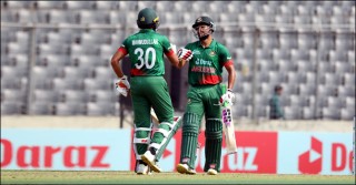 England need 210 to win in first ODI