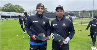 Rony, Mrittunjoy make debut as Bangladesh sent to bat in third ODI