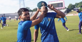 Shahadat makes debut as Bangladesh bat first in 1st Test against NZ