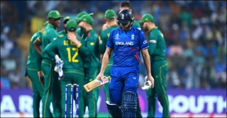 Ton-up Klaasen stars as South Africa hammer England