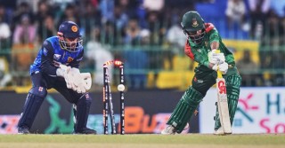 Bangladesh suffer crushing 77-run defeat in 1st ODI