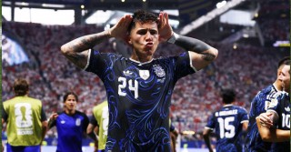 Argentina beat England 2-1 to reach World Cup final
