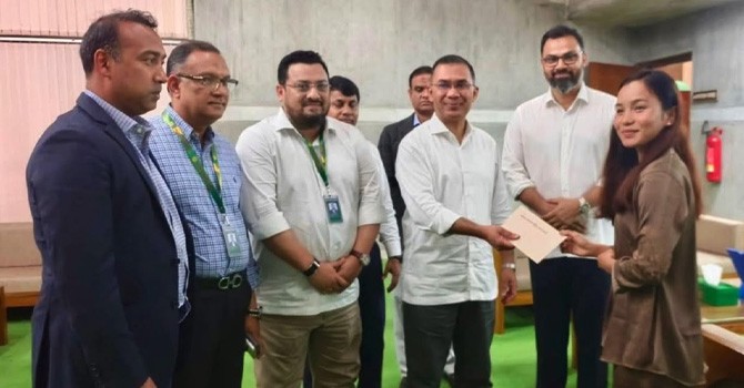 PM Tarique Rahman Hands Over Financial Assistance for Ritu Porna’s House Construction