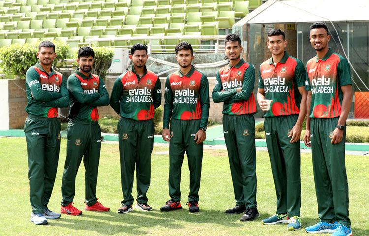 নিউজিল্যান্ড সফরে নতুন জার্সি গায়ে বাংলাদেশ ক্রিকেট দলের সদস্যরা। ছবি : বিসিবি নিউজিল্যান্ড সফরে নতুন জার্সি গায়ে বাংলাদেশ ক্রিকেট দলের সদস্যরা। ছবি : বিসিবি