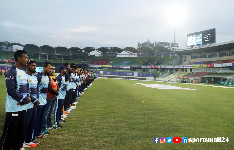 ফুটবল কিংবদন্তির প্রয়াণে এক মিনিট নীরবতা পালন করা হয় বঙ্গবন্ধু টি-টোয়েন্টি কাপে। শের-ই-বাংলা স্টেডিয়ামে সন্ধ্যায় দুই ম্যাচের মাঝে বিরতিতে চার দলের ক্রিকেটার, সাপোর্ট স্টাফ, কর্মকর্তা ও মাঠকর্মীসহ উপস্থিত সবাই ফুটবল জাদুকরকে সম্মান জানান। ফুটবল কিংবদন্তির প্রয়াণে এক মিনিট নীরবতা পালন করা হয় বঙ্গবন্ধু টি-টোয়েন্টি কাপে। শের-ই-বাংলা স্টেডিয়ামে সন্ধ্যায় দুই ম্যাচের মাঝে বিরতিতে চার দলের ক্রিকেটার, সাপোর্ট স্টাফ, কর্মকর্তা ও মাঠকর্মীসহ উপস্থিত সবাই ফুটবল জাদুকরকে সম্মান জানান।